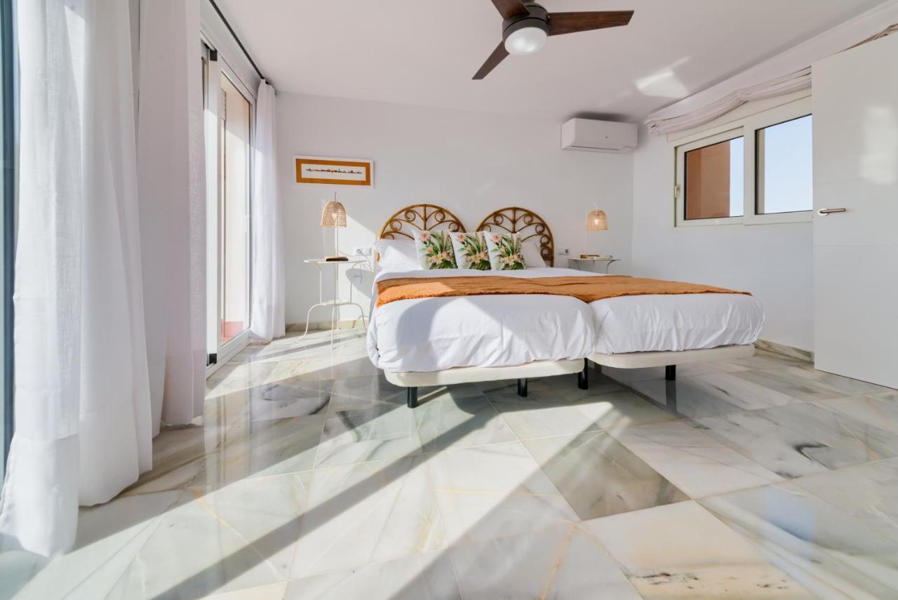 Holidays2Fuengirola Duplex With Stunning Sea View, Terraces,1St Line Beside Port Exterior foto