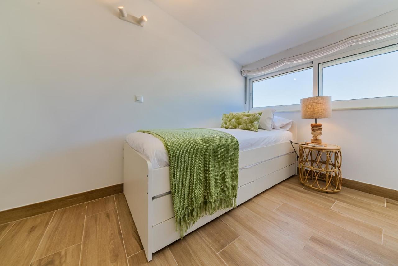 Holidays2Fuengirola Duplex With Stunning Sea View, Terraces,1St Line Beside Port Exterior foto