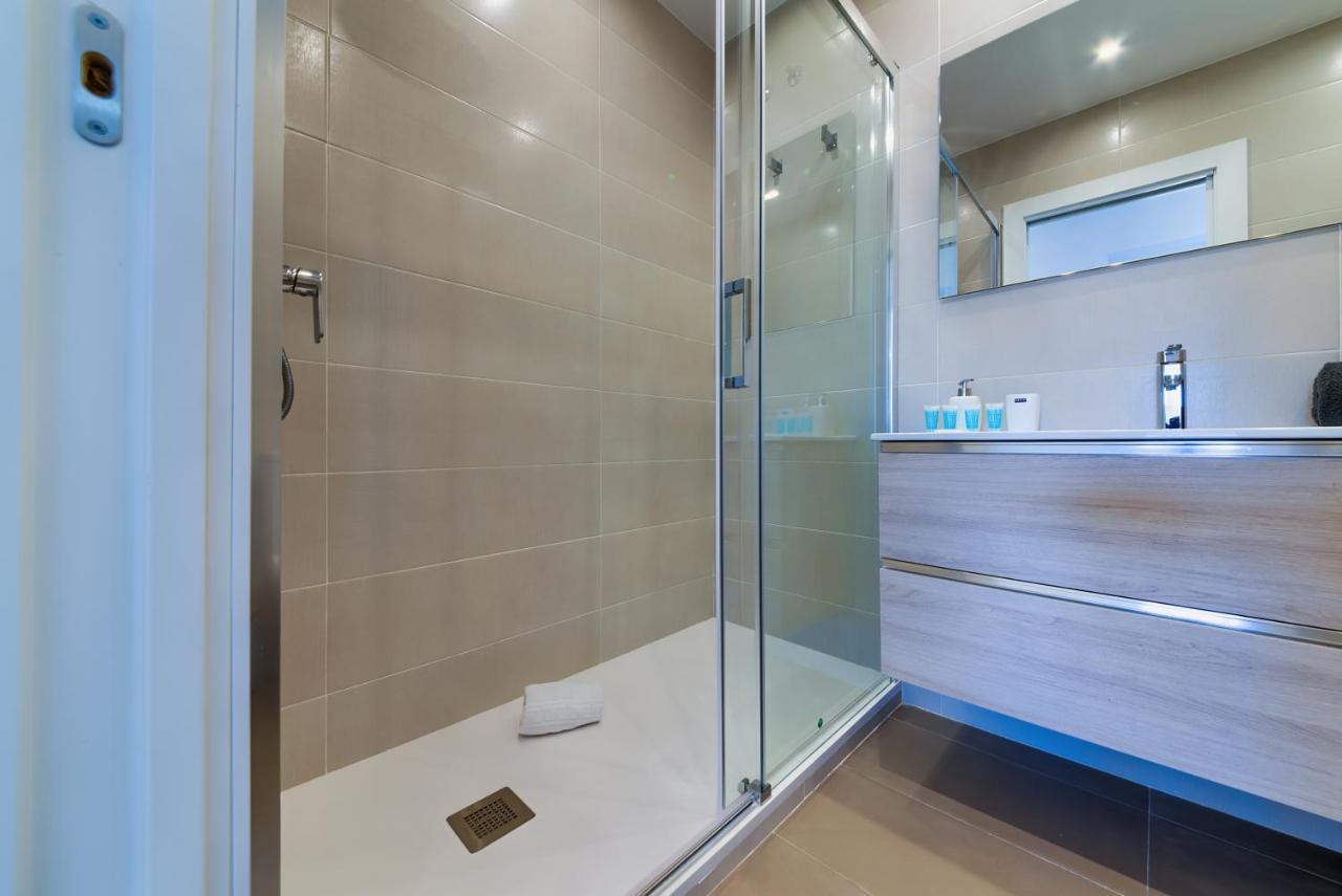 Holidays2Fuengirola Duplex With Stunning Sea View, Terraces,1St Line Beside Port Exterior foto